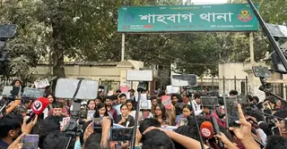 ডিসি মাসুদ আলমকে অপসারণের দাবিতে ঢাবি শিক্ষার্থীদের বিক্ষোভ